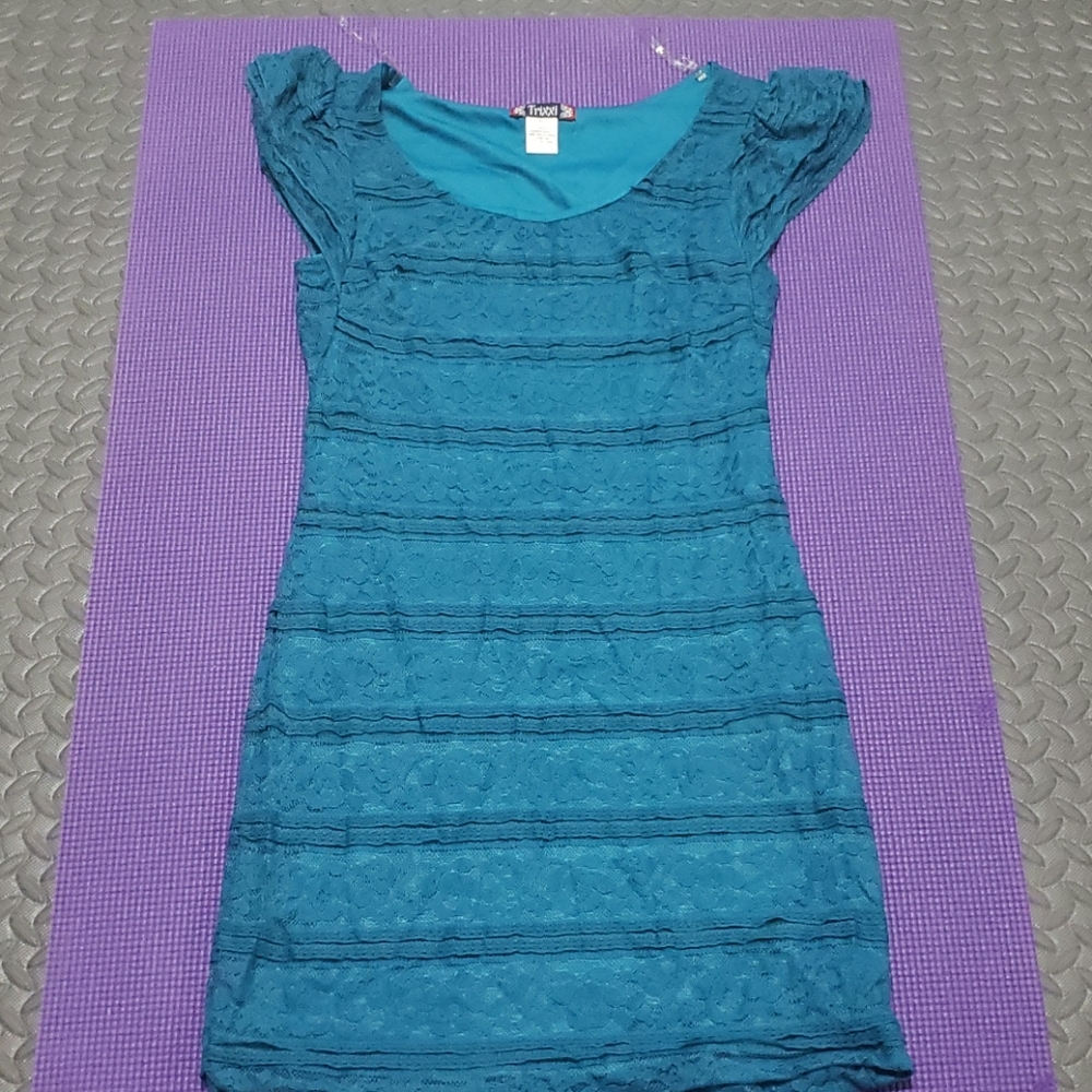 Trixxi lace shift dress sz med. NWOT